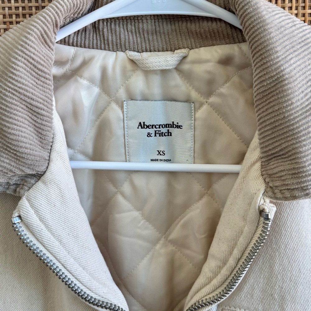Abercrombie & Fitch Women's Beige Bomber Jacket - Picture 5 of 6